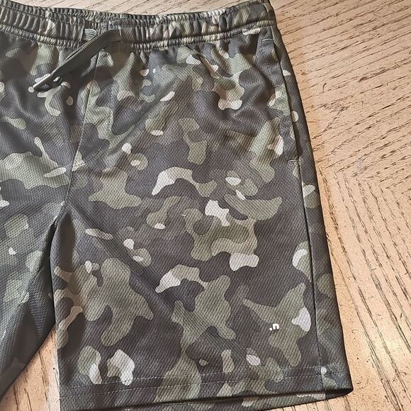 Camo Shorts size 7 Ideology - Picture 3 of 9